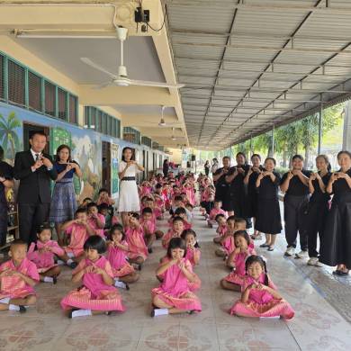 นายวิศิษฐ สายจันทร์หอม ผอ.สพป.บุรีรัมย์ เขต 2 ลงพื้นที่ตรวจเยี่ยมนักเรียนระดับชั้นอนุบาล รร.อนุบาลประโคนชัย (อำนวยกิจราษฎร์วิทยาคาร)